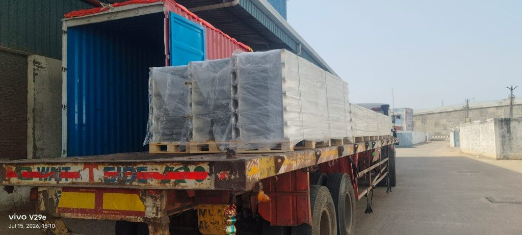 ALS Express freight trailer with secured cargo